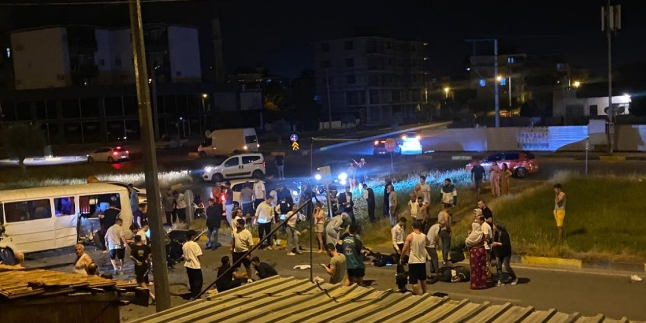 Düğün Dönüşü Feci Kaza: 22 Yaralı