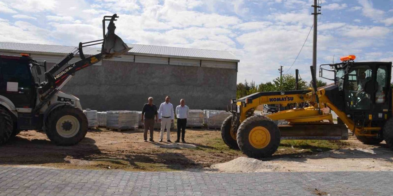 Beylikova Belediyesi Kilitli Parke Taşı Çalışmalarına Başladı