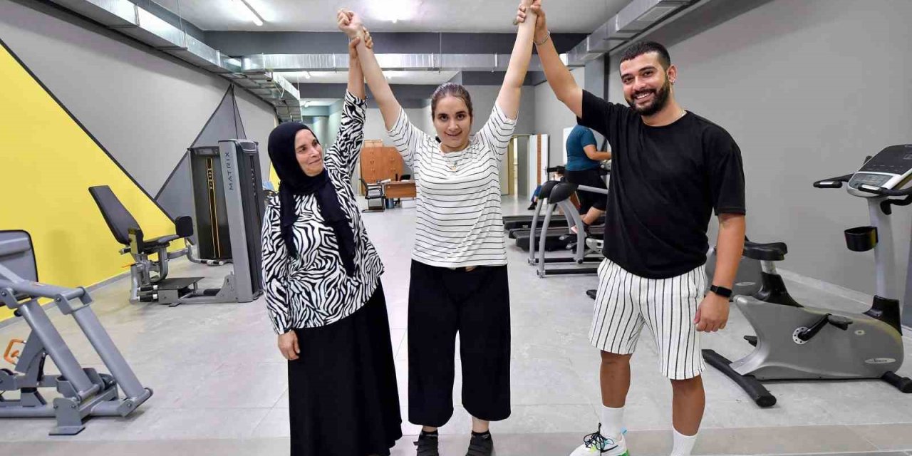 Otizmli Genç Kız 6 Ayda 26 Kilo Verdi