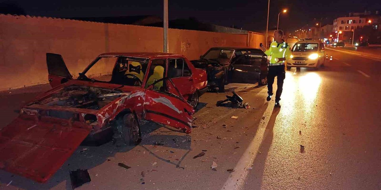 Kaza Yapan Alkollü Sürücü Aracını Ve Arkadaşlarını Bırakıp Kaçtı