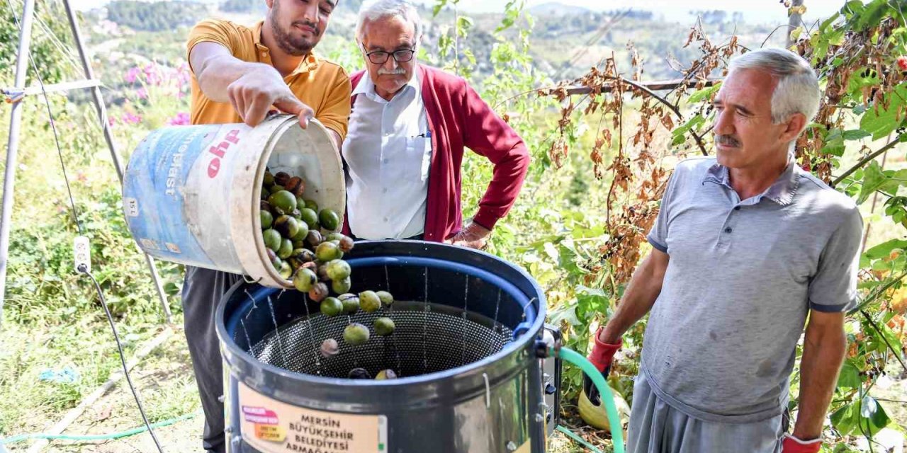 Belediyeden Üreticilere ’ceviz Soyma Makinesi’ Desteği