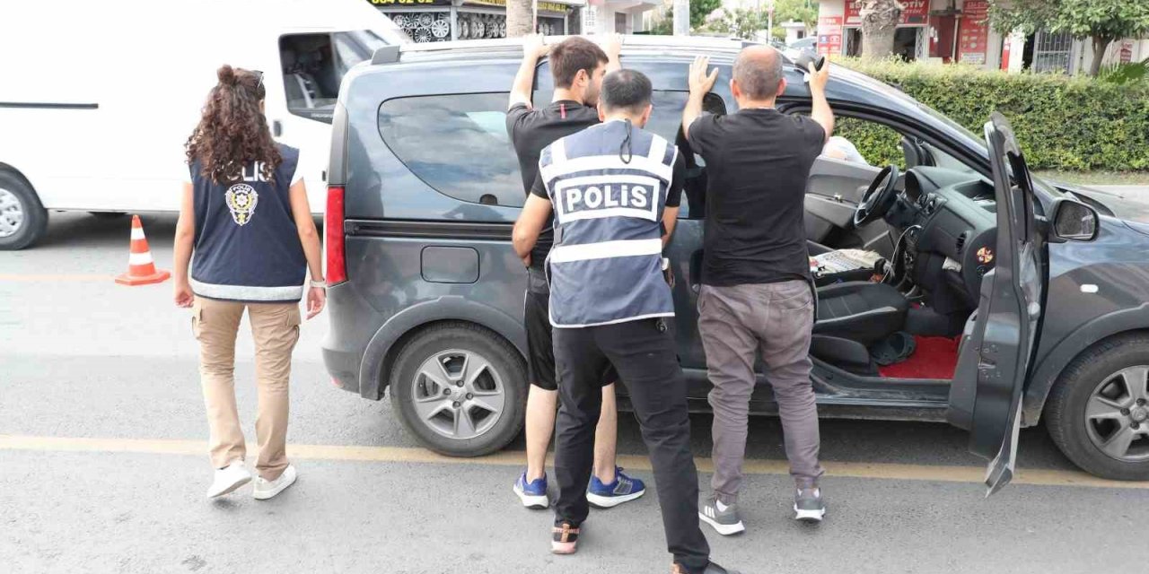 Mersin Polisi Okul Önlerinde ’kuş Uçurtmuyor’