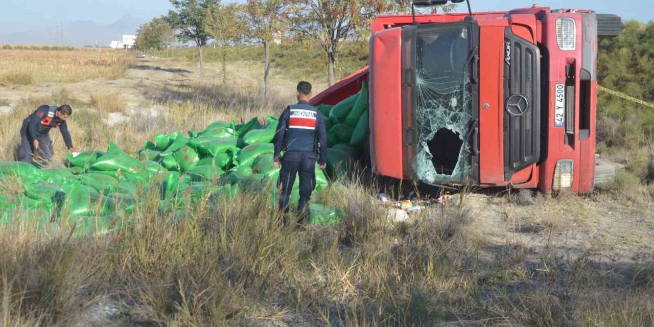 Devrilen Kamyonun Sürücüsü Ağır Yaralandı