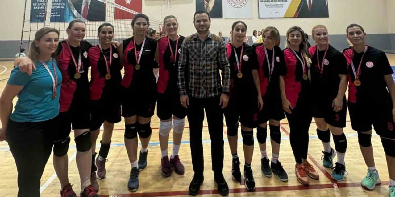 Kayseri Milli Eğitim Müdürlüğü Voleybol  Takımları Türkiye Finalleri’ne Katılacak