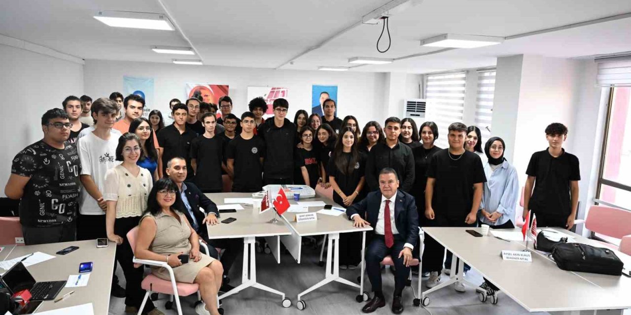 Muhittin Böcek: "tarih Hayal Edenleri Değil, Gerçekleştirenleri Yazar”