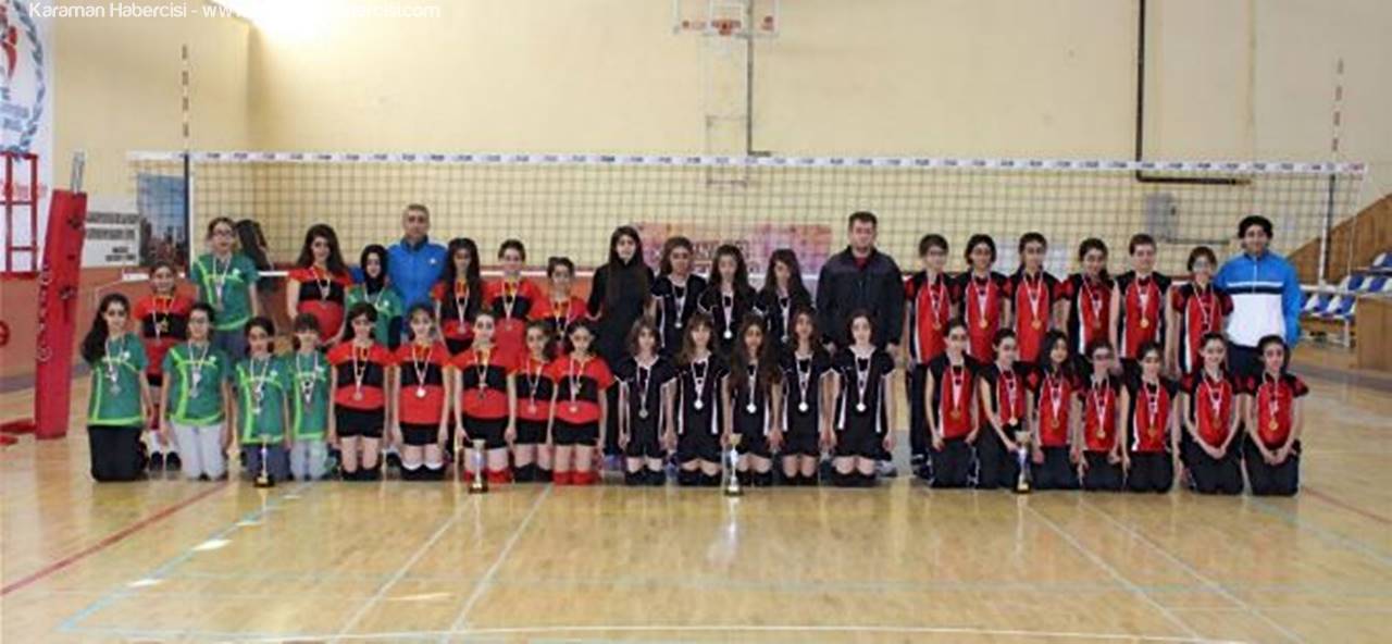 Minik Kızlar Voleybol Müsabakaları Sona Erdi