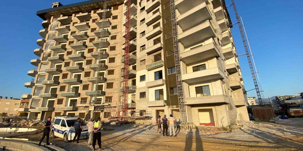 İnşaattan Düşen İşçi Hayatını Kaybetti