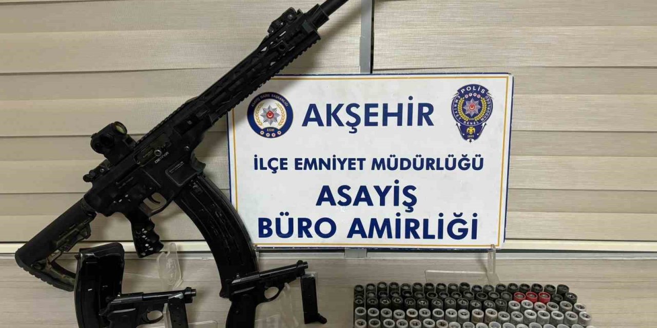 Akşehir’de Yakalanan Araçtan Tabanca Ve Tüfek Çıktı