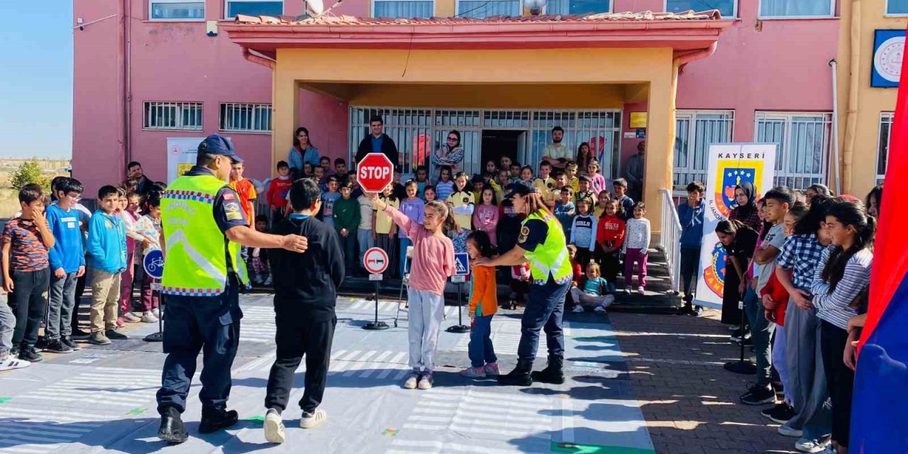 Tomarza’da Öğrencilere Trafik Eğitimi Verildi