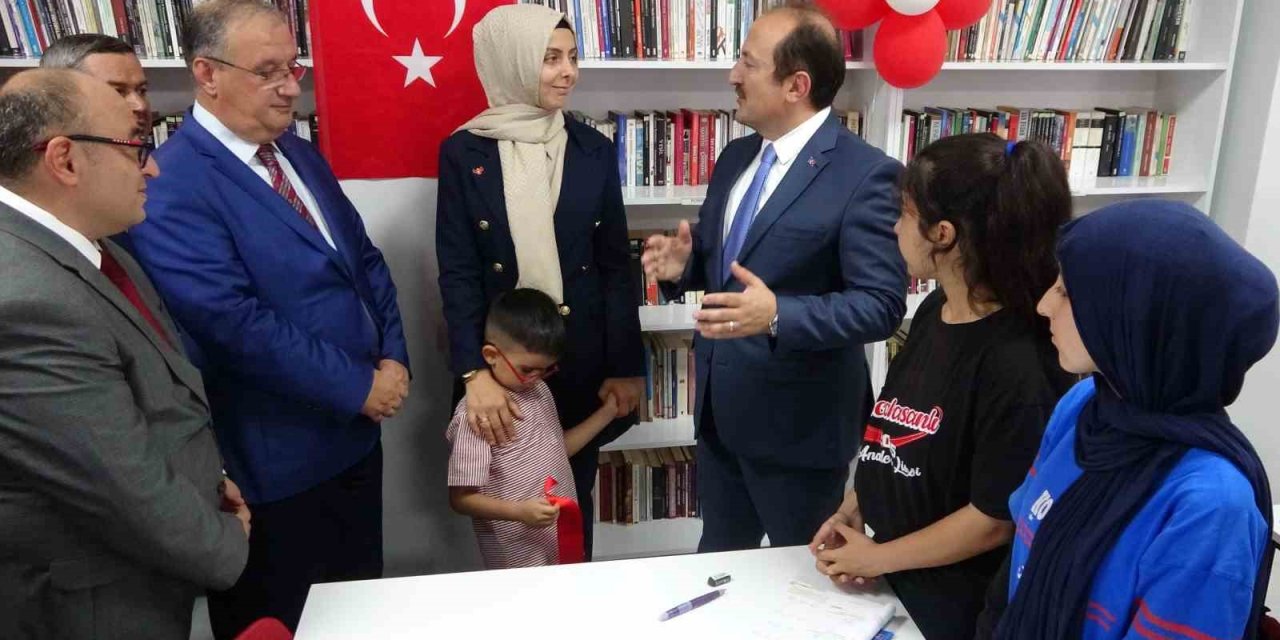 Şehidin İsmi Verilen Kütüphanede Konuşan Eşi: "inşallah Yeni Nesle Örnek Oluruz"