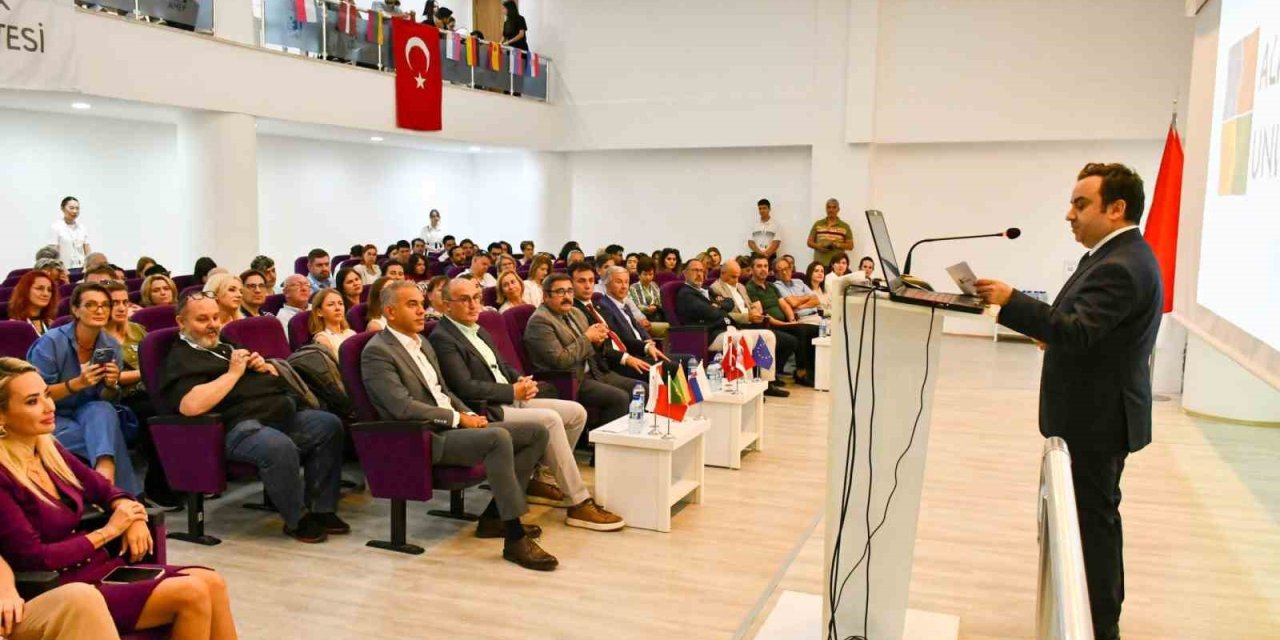Alanya Üniversitesi’nde "moving Forward 3rd International Week" Coşkusu