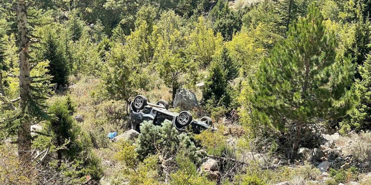 Antalya’da Otomobil Yayla Yolunda Uçuruma Yuvarlandı: 2 Yaralı