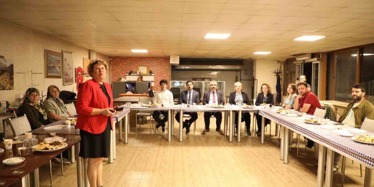 Mahmudiye’de Akşam Toplantısında Atçılık Ve Tarım Turizmi Değerlendirildi