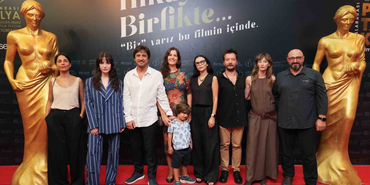 ’savrulan Zaman’ Filminin Prömiyeri Antalya’da Yapıldı