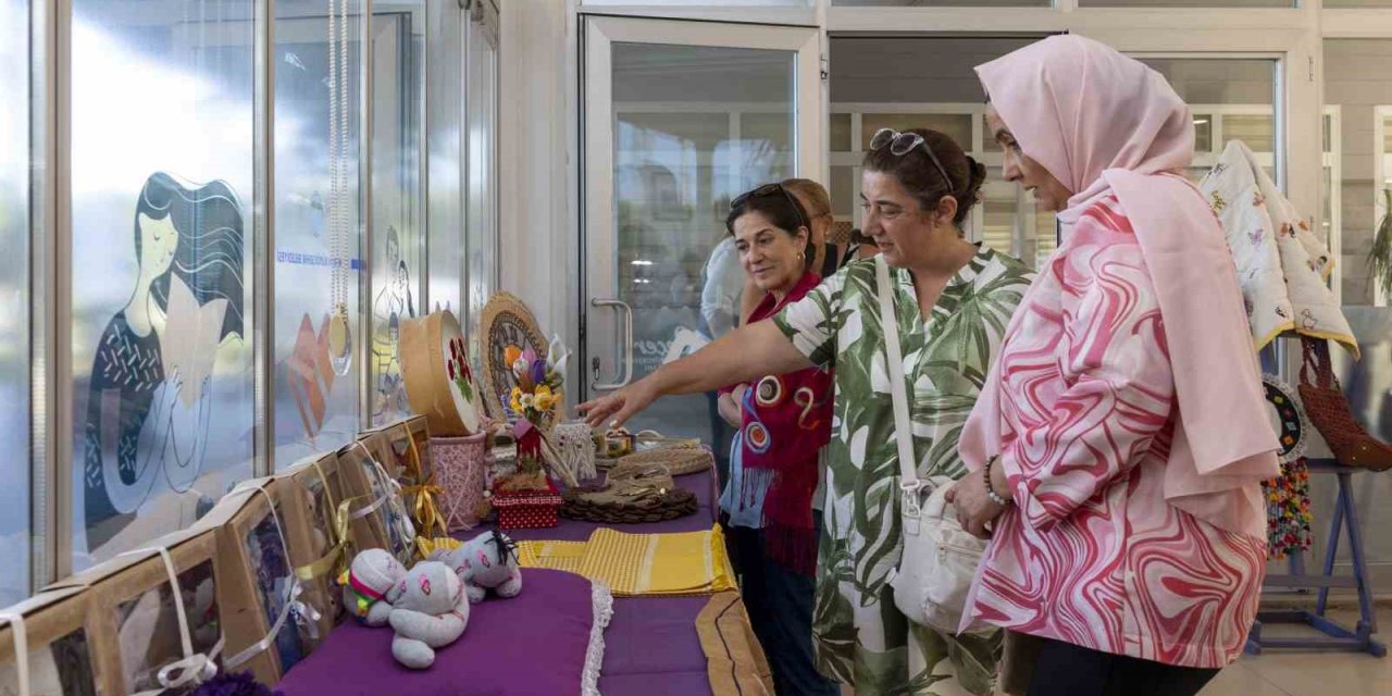Mersinli Kadınlar El Emeği Göz Nuru Eserlerini Sergilediler