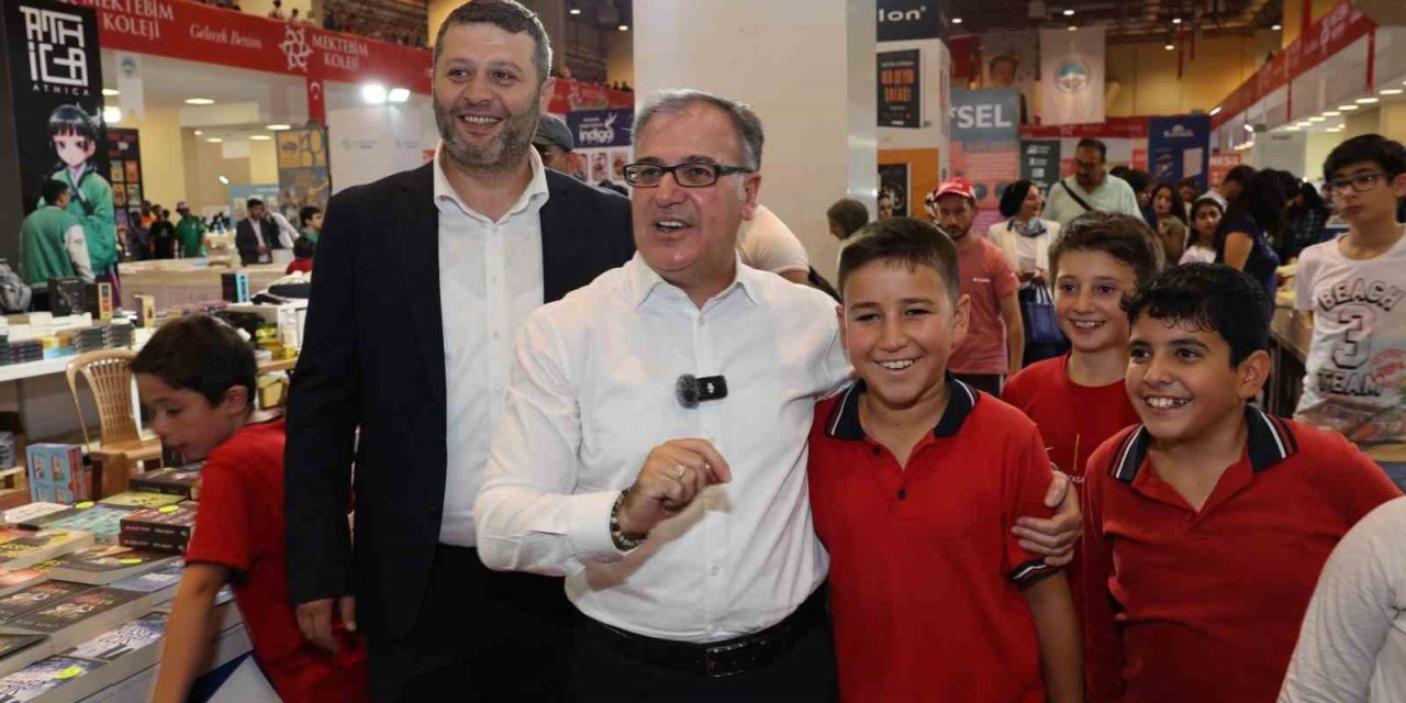 Başkan Özdoğan’dan Öğrencilere Kitap Fuarı Hediyesi