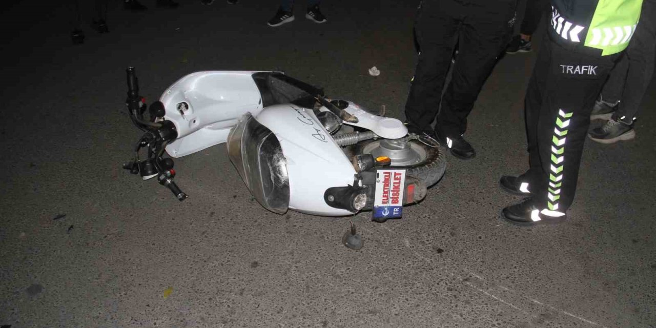 Konya’da Elektrikli Bisiklet Otomobille Çarpıştı: 2 Yaralı