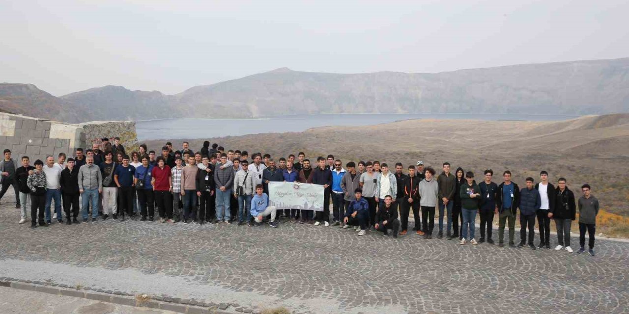 Eskişehirli Öğrenciler Türkiye’nin En Büyük Krater Gölünü Ziyaret Etti