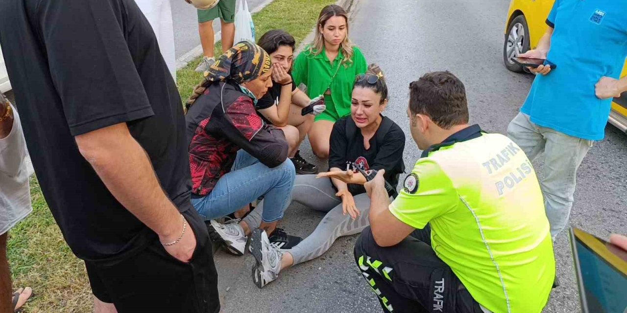 Önündeki Araç Durunca Panikleyip Motosikleti Devirdi