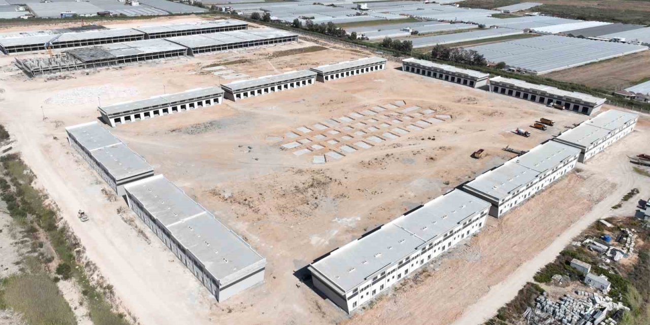 Kınık Toptancı Hal Kompleksi Yapımı Devam Ediyor