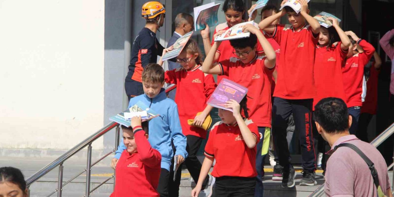 Kayseri’deki Bütün Okullarda Deprem Tatbikatı Yapıldı