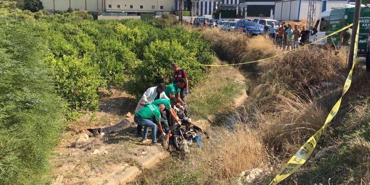 Motosiklet Kanala Uçtu: 1 Ölü