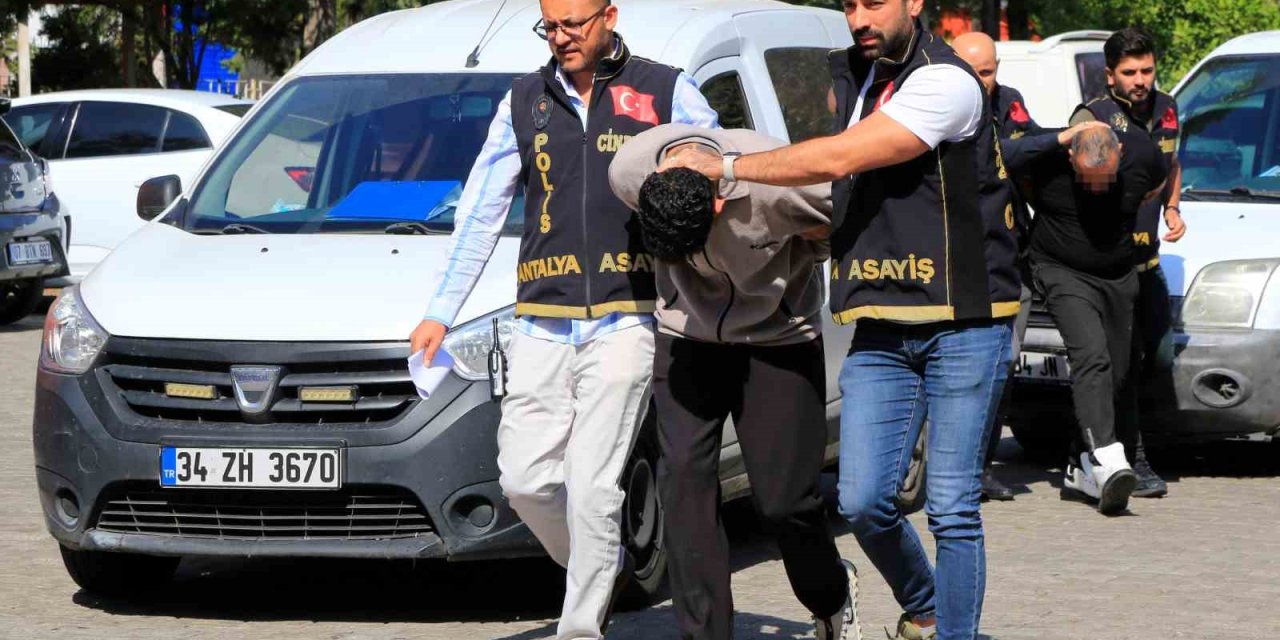 Antalya’da 22 Yaşındaki Ahmet, Kör Kurşuna Kurban Gitmiş