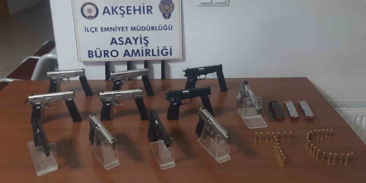 Polisin Durduğu Araçta 11 Adet Tabanca Çıktı