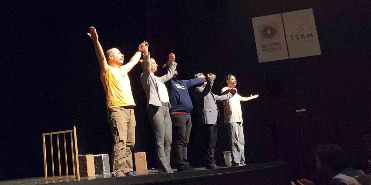 Yenişehir Belediyesi Şehir Tiyatrosu Maltepe’de Sahne Aldı