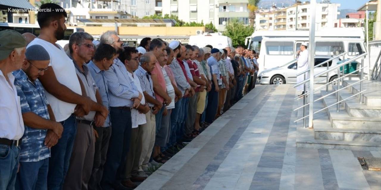 Antalya'da Sahilde Erkek Cesedi Bulundu