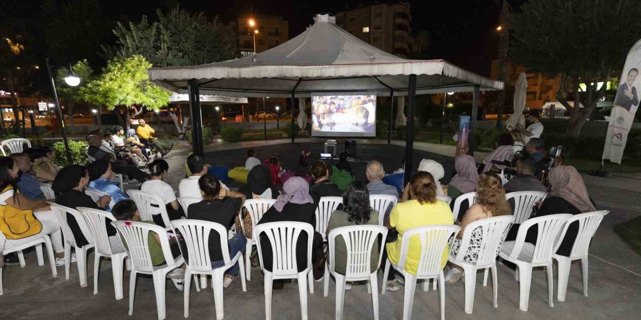 Engelsiz Yaşam Parkı’nda Sinema Keyfi