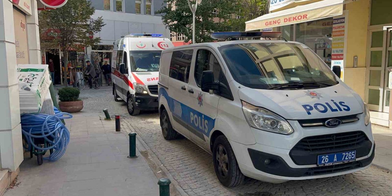 Tartıştığı Arkadaşı Tarafından Bıçaklanan Yabancı Uyruklu Şahıs Hastaneye Kaldırıldı