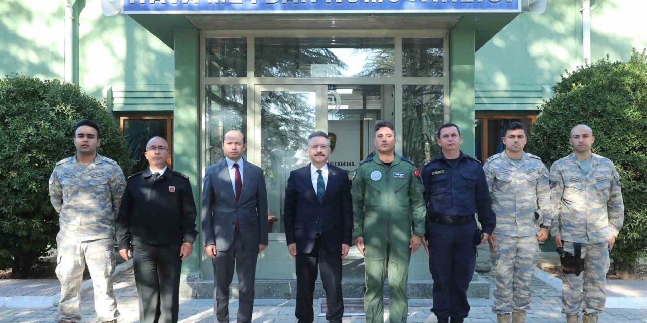 Vali Hüseyin Aksoy, Sivrihisar Hava Meydan Komutanlığı’nı Ziyaret Etti