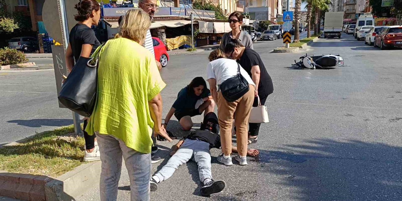 Otomobille Çarpışan Motosikletin Sürücüsü Yaralandı