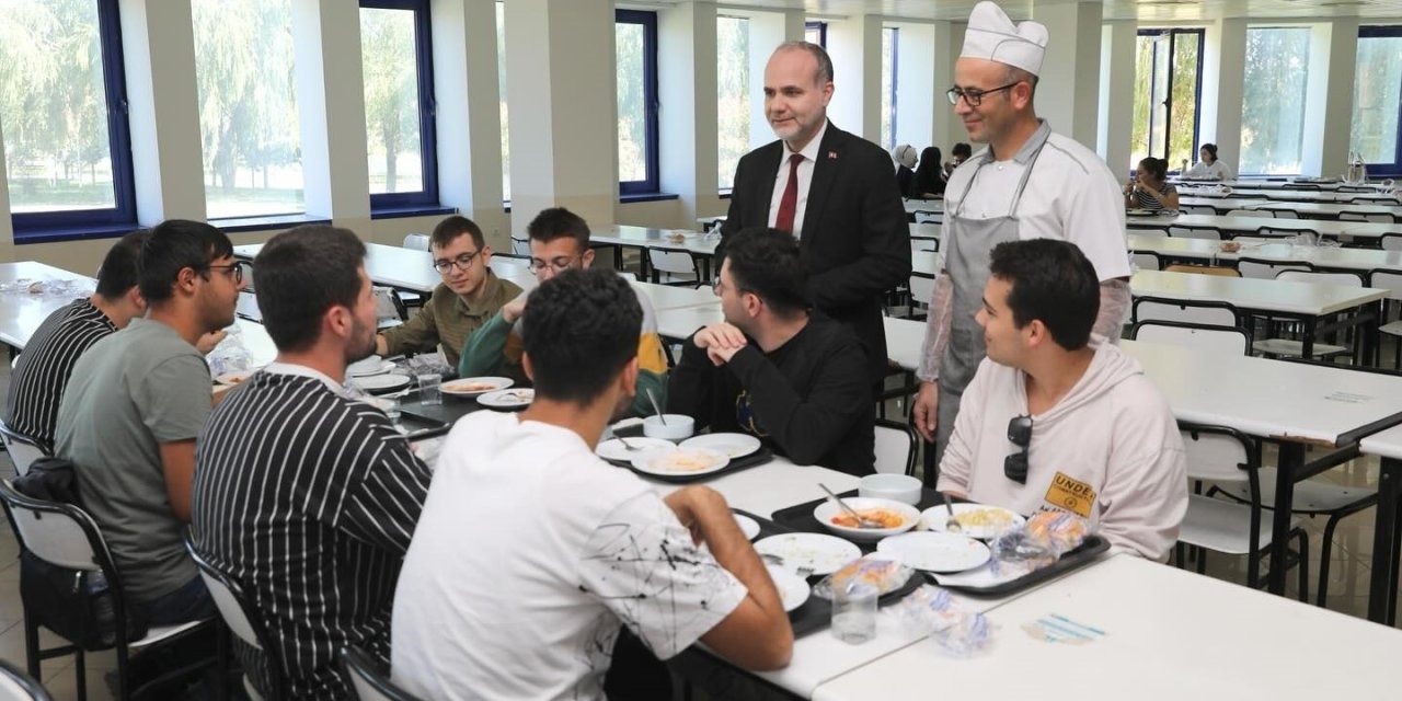 Rektör Öğrencilerin Görüşlerini Dinledi