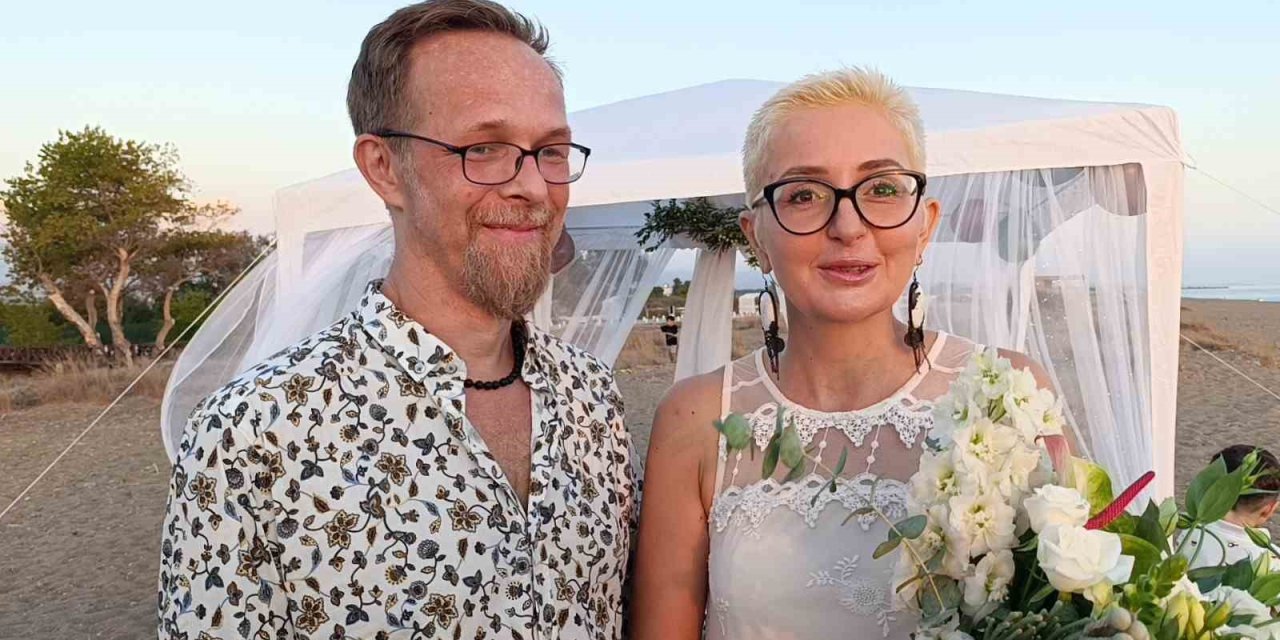 Rus Ve Ukraynalı Çiftin Aşkı Antalya’da Nikahla Taçlandı