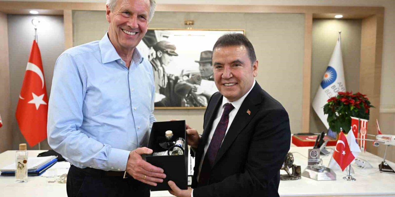 Almanya Eski Cumhurbaşkanı Wulff’tan Başkan Böcek’e Ziyaret