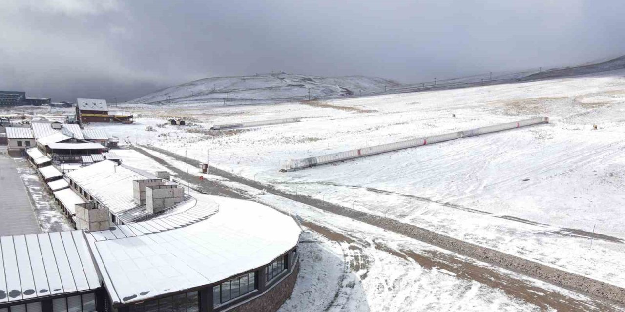 Erciyes Beyaza Büründü