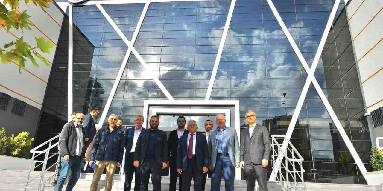 Başkan Büyükkılıç, Açılış İçin Gün Sayan İldem-yeşilyurt Sosyal Yaşam Merkezi’ni İnceledi