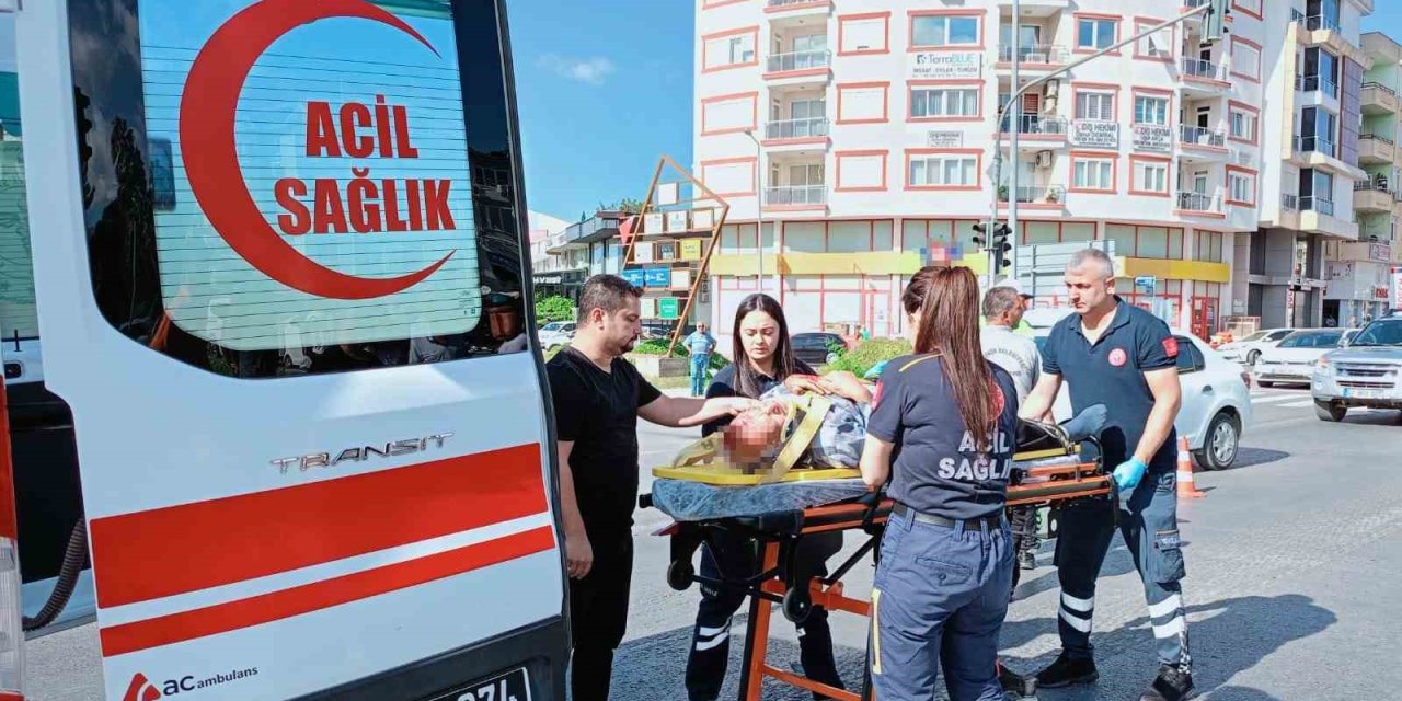 Otomobilin Çarptığı Yaşlı Adam Yaralandı