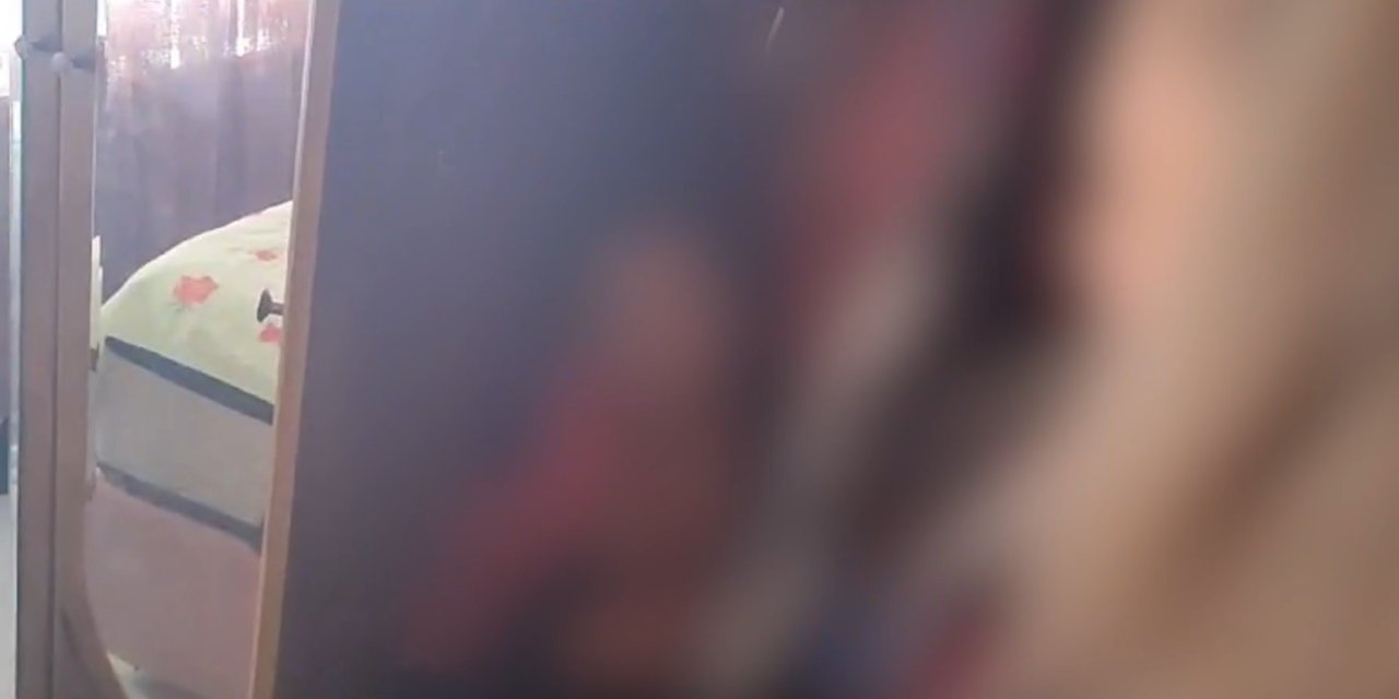 Her Yerde Aranıyordu, Gardıropta Yakalandı