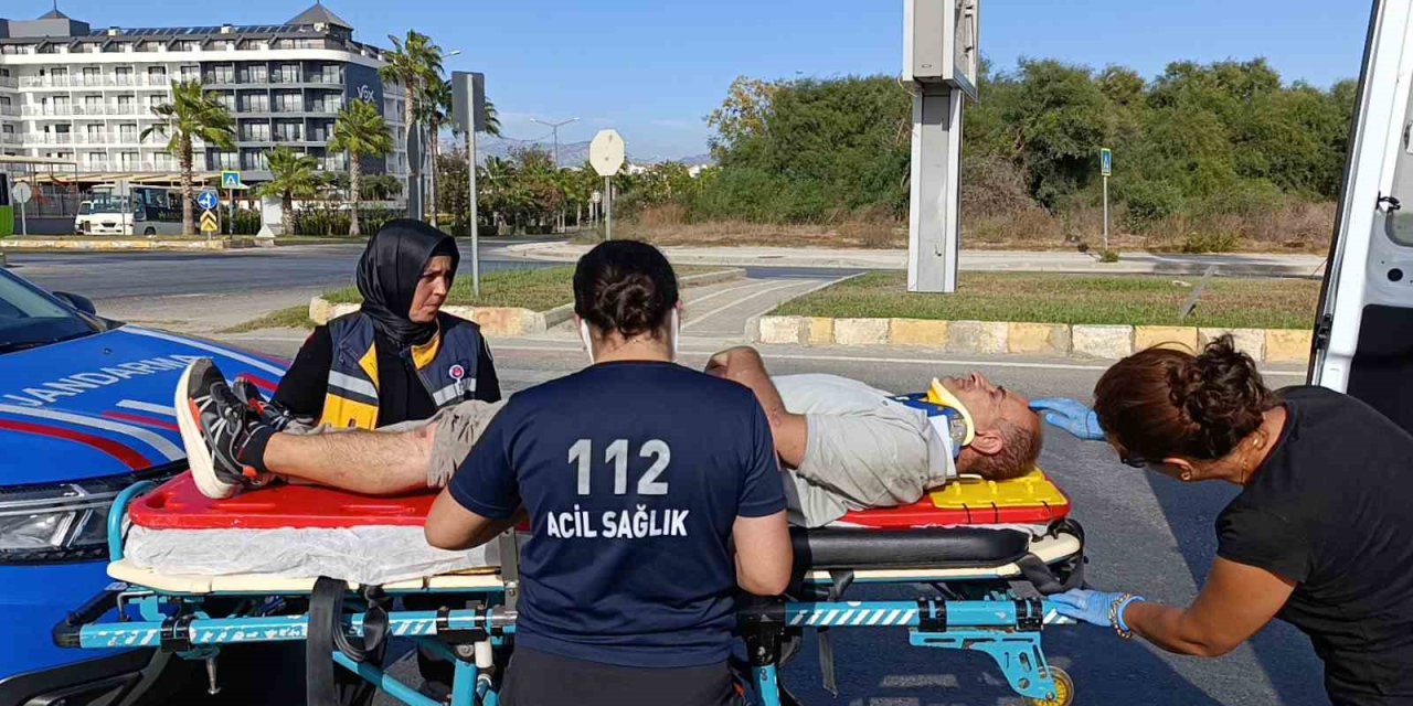 Antalya’da 2 Motosiklet Çarpıştı: 1 Yaralı