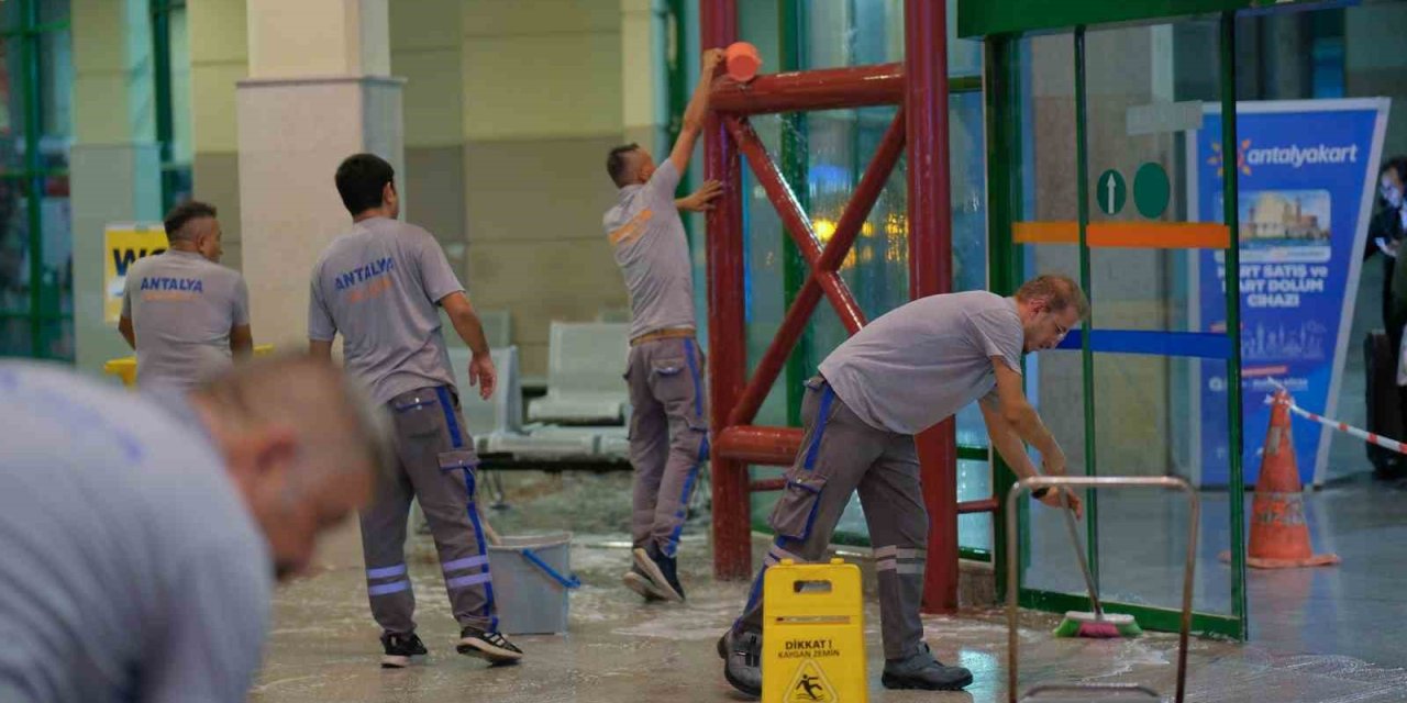 Antalya Otogarında Temizlik Seferberliği
