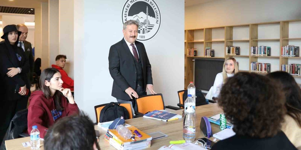 Akıl Küpü Kütüphaneleri Gençlerin Gözdesi Oldu