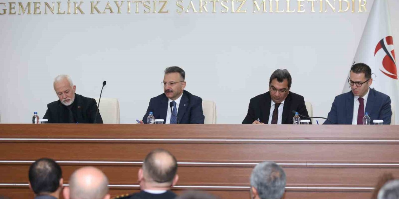 Vali Aksoy, İl Sağlık Hizmetleri Değerlendirme Toplantısı Gerçekleştirdi