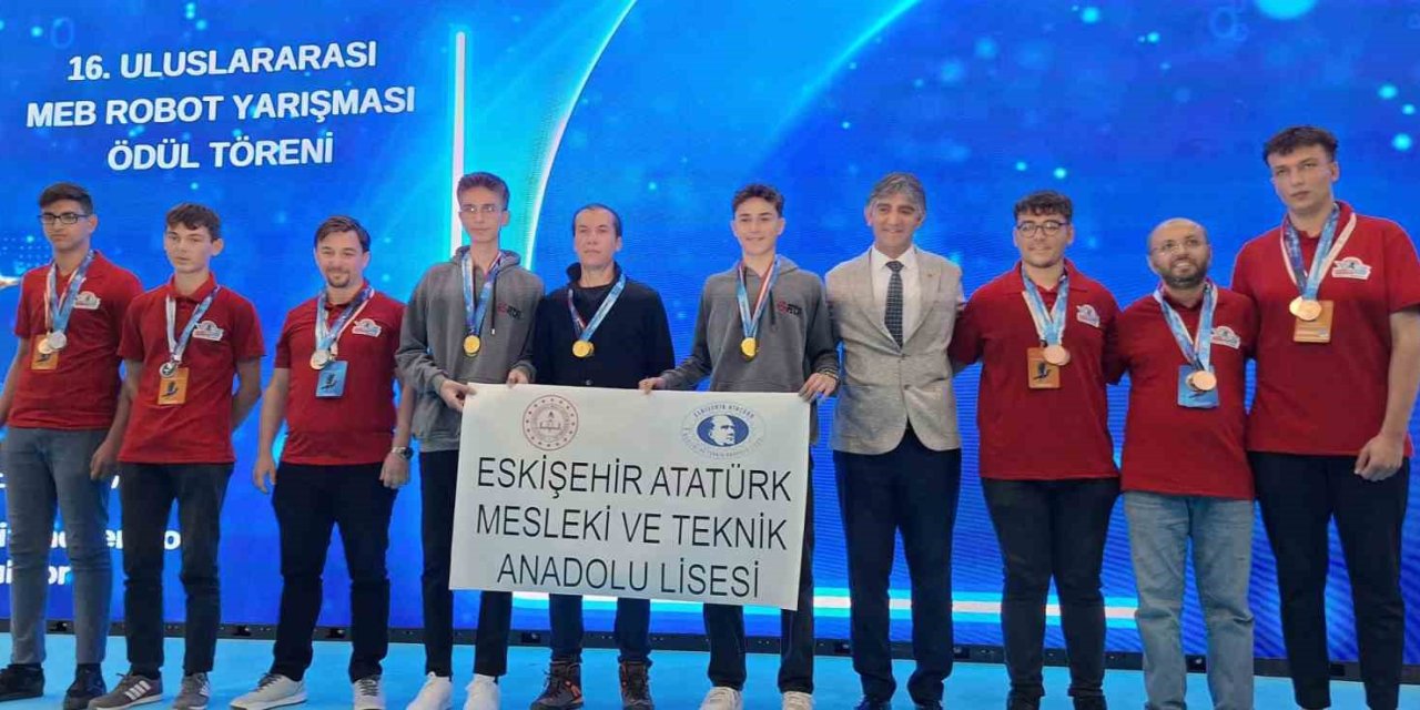 Eskişehir’deki Lisede Tasarlanan Robot Dünya Birinciliğini Getirdi