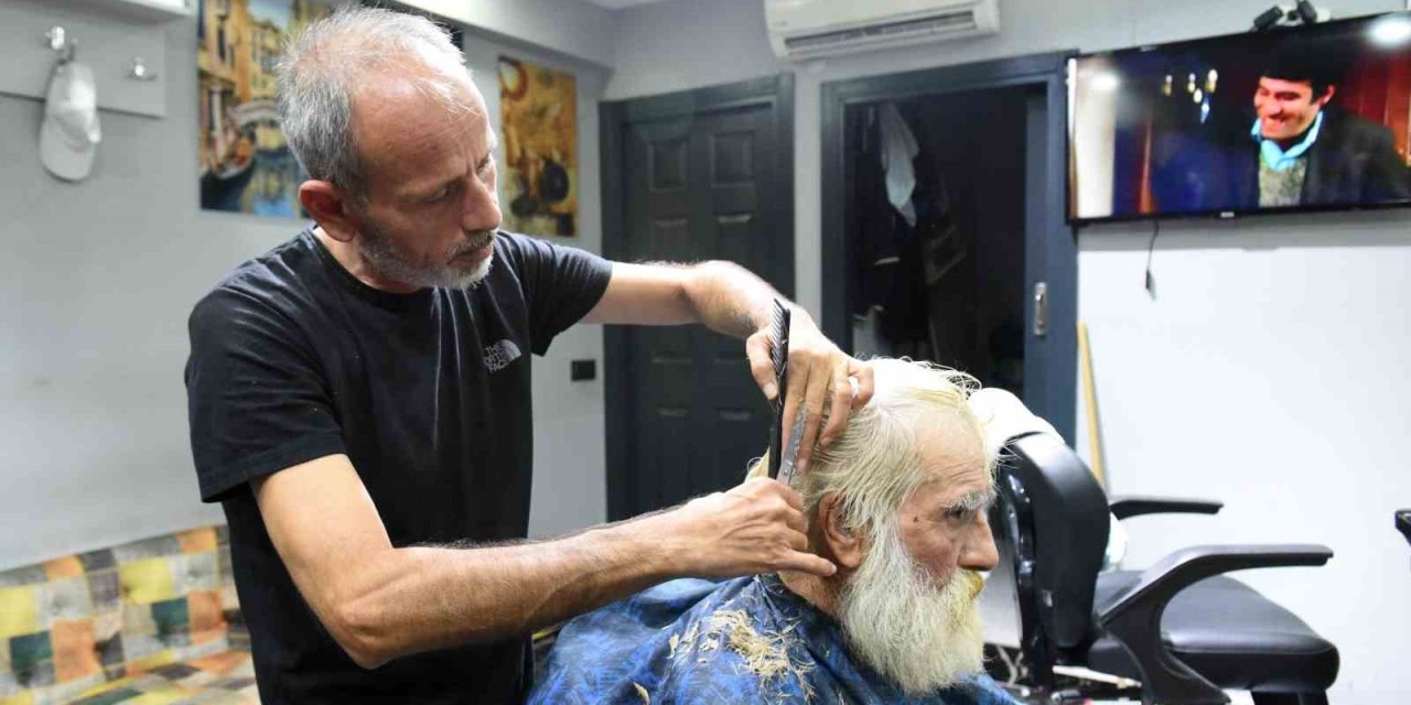 Sokakta Yaşayan Vatandaşa Belediyeden Yardım Eli