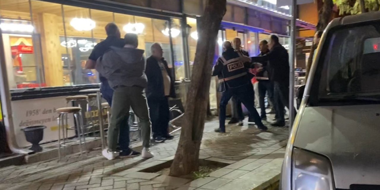 Alacak Verecek Meselesinden Çıkan Kavgada Sandalyeler Ve İş Makineleri Havada Uçuştu