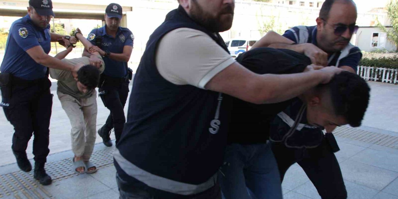 Polise Silahlı Saldırının Zanlıları Adliyeye Çıkarıldı