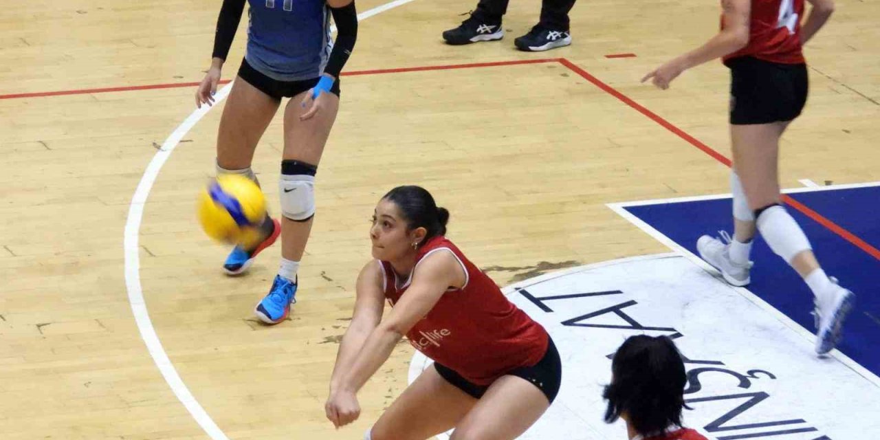 Kepez Belediyespor Kulübü Voleybol Takımı Evinde Galip